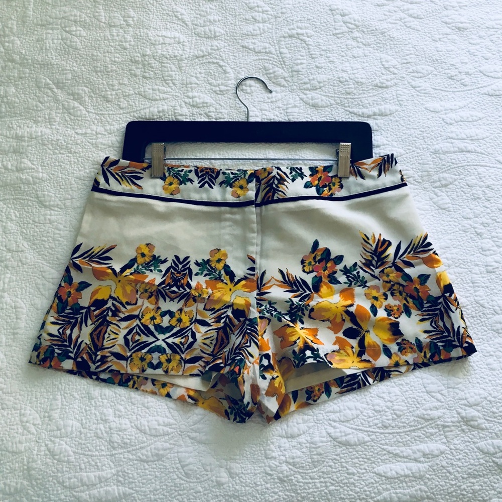 Under Skies Tropical print shorts🌿🌿